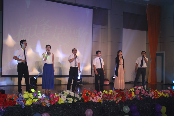 1430908732123737.jpg 团干部代表演绎《相逢是首歌》.JPG