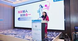 图片包含 人, 室内, 男人, 站 AI 生成的内容可能不正确。