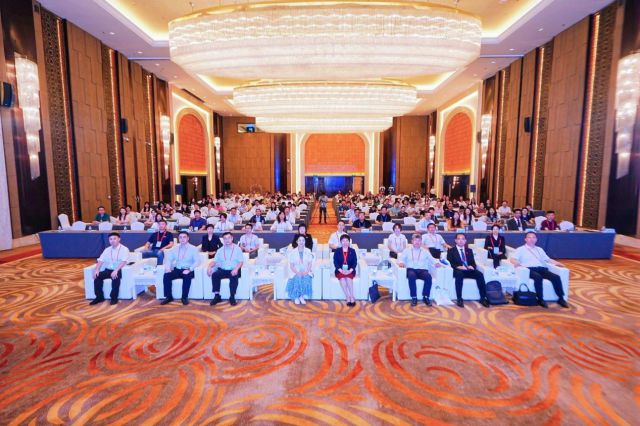 与会人员合影。图片来源：海南医科大学