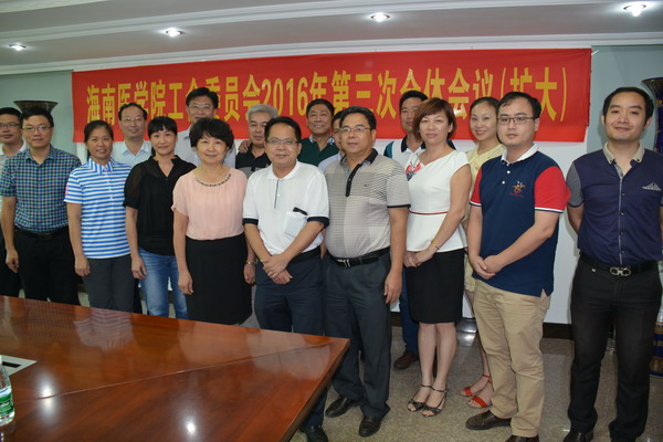 陈吴荣主席介绍附属第二医院社团活动的开展情况 (2)_缩小大小.JPG