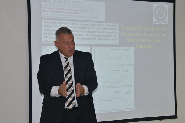 1452831387508076.jpg Dr. Thomas Gionis就自体干细胞医疗的成果及保健制药技术做了精彩演讲_缩小大小.JPG